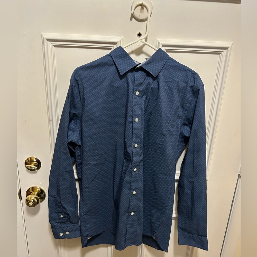 Van Heusen Navy patterned Button-Down Shirt Men’s Medium